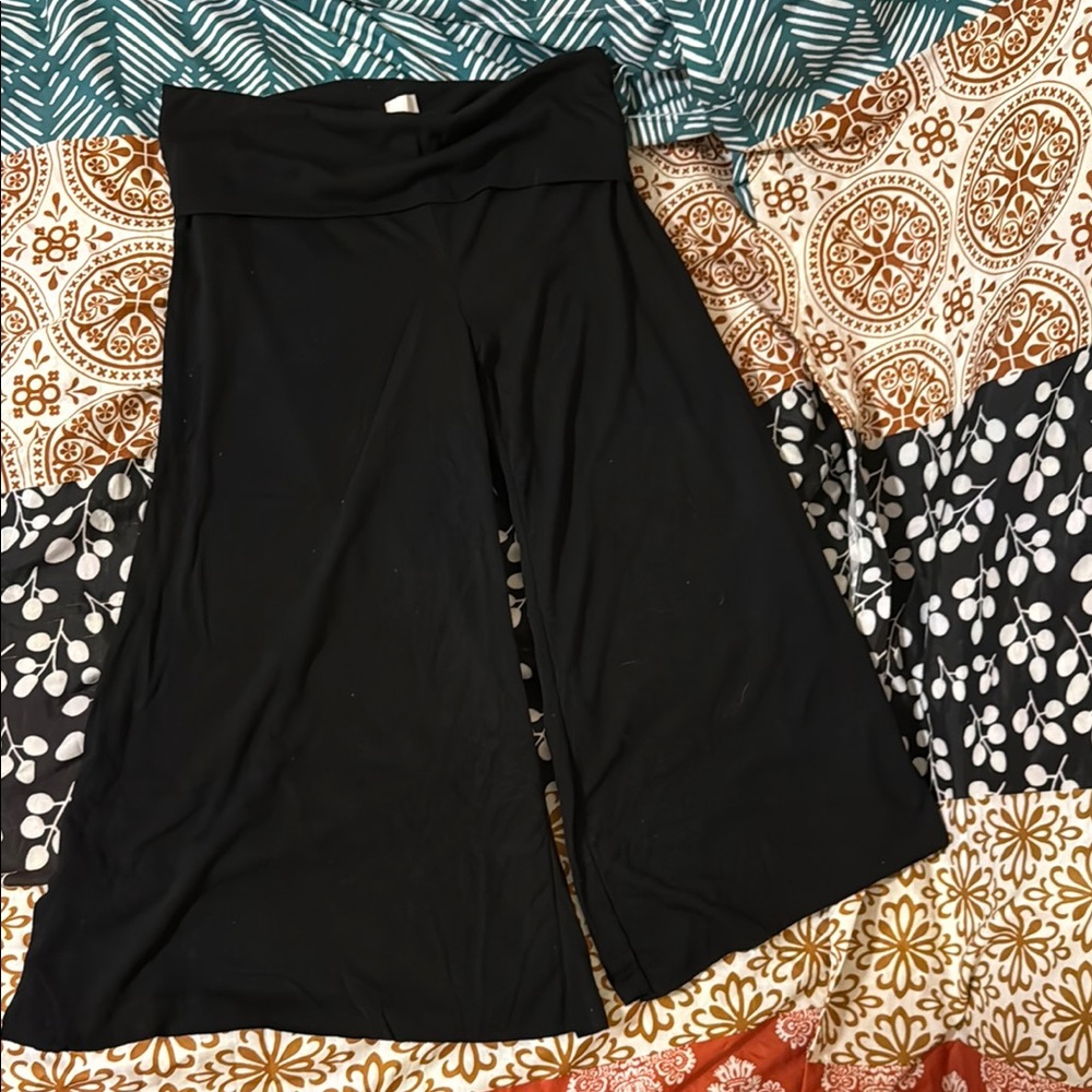 Black flared gaucho capris 2000s